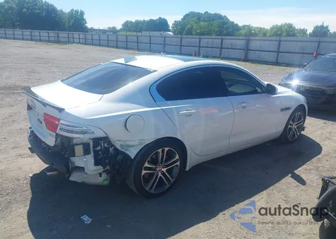 2017 Jaguar Xe 35T Premium z USA, uszkodzony, nr VIN SAJAJ4BV2HA970361